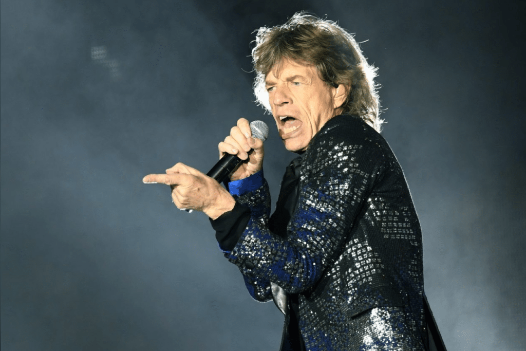 "Meglio fare del bene al mondo", afferma lo storico cantautore