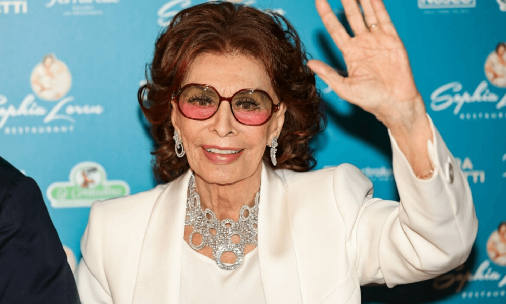 Sophia Loren cade in casa Fratture all'anca. L'attrice è ricoverata in ospedale
