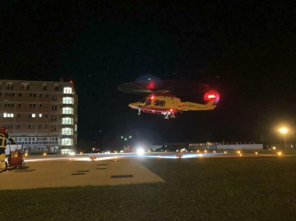 muore in culla, vani i soccorsi in elicottero