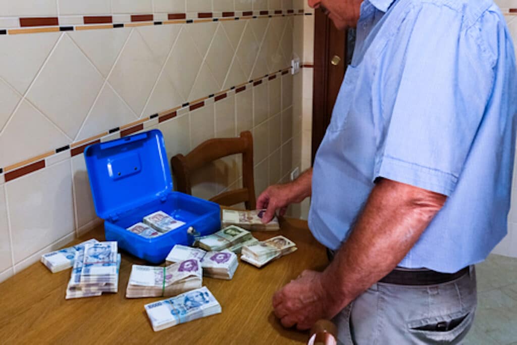 trova 245 milioni in lire