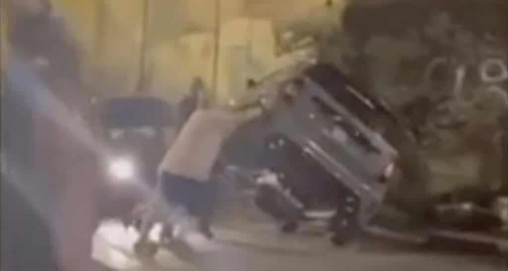 500 parcheggiata male