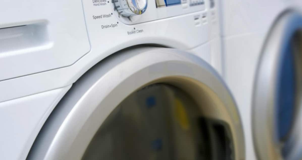 Il bimbo si infila nella lavatrice, la mamma non se ne accorge e l’accende. in nuova zelanda