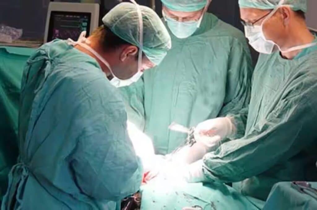 gli amputano piede e gamba