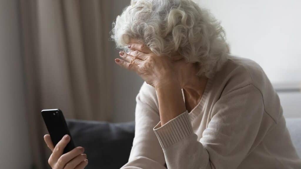 ottantenne molestata riprende tutto col cellulare