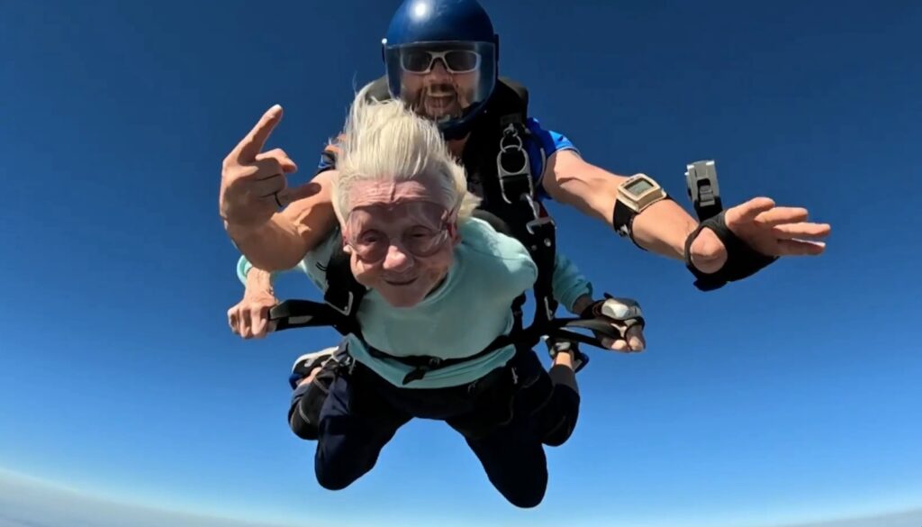 si lancia col paracadute a 104 anni