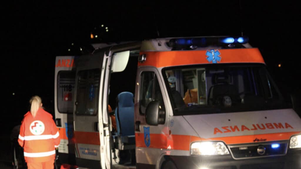 38enne investito da un pirata della strada: ricoverato in gravi condizioni al San Carlo