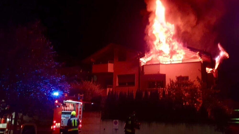 Milano, anziano morto carbonizzato