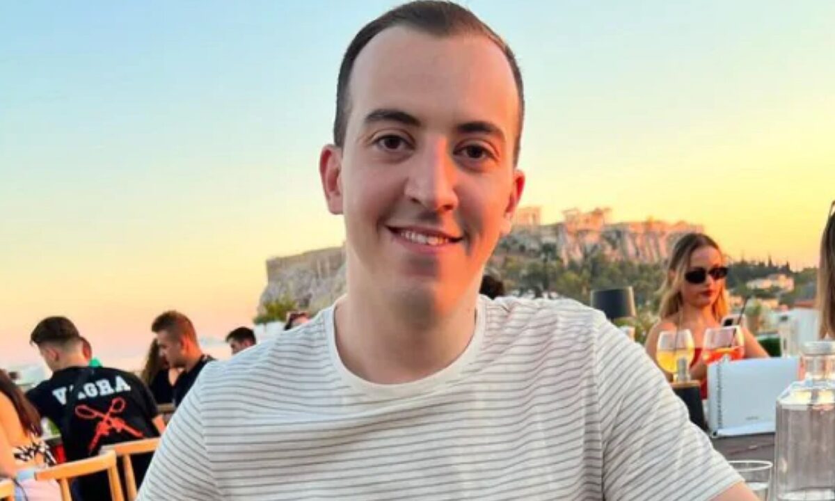 Ha svuotato la carta aziendale per comprare metanfetamine. Ma la Disney gli ha dato una seconda chance