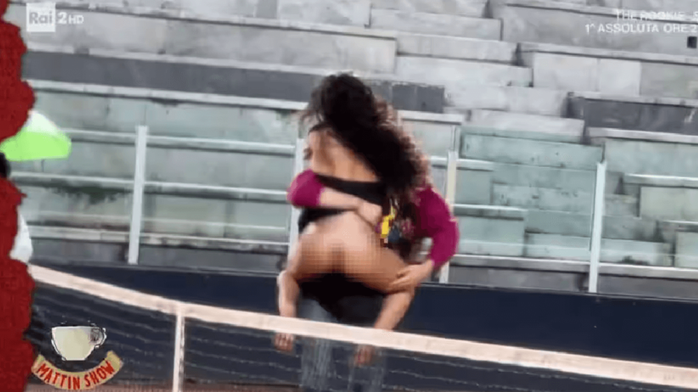 Incidente in Rai ballerina danza senza intimo a Viva Rai2, l'episodio