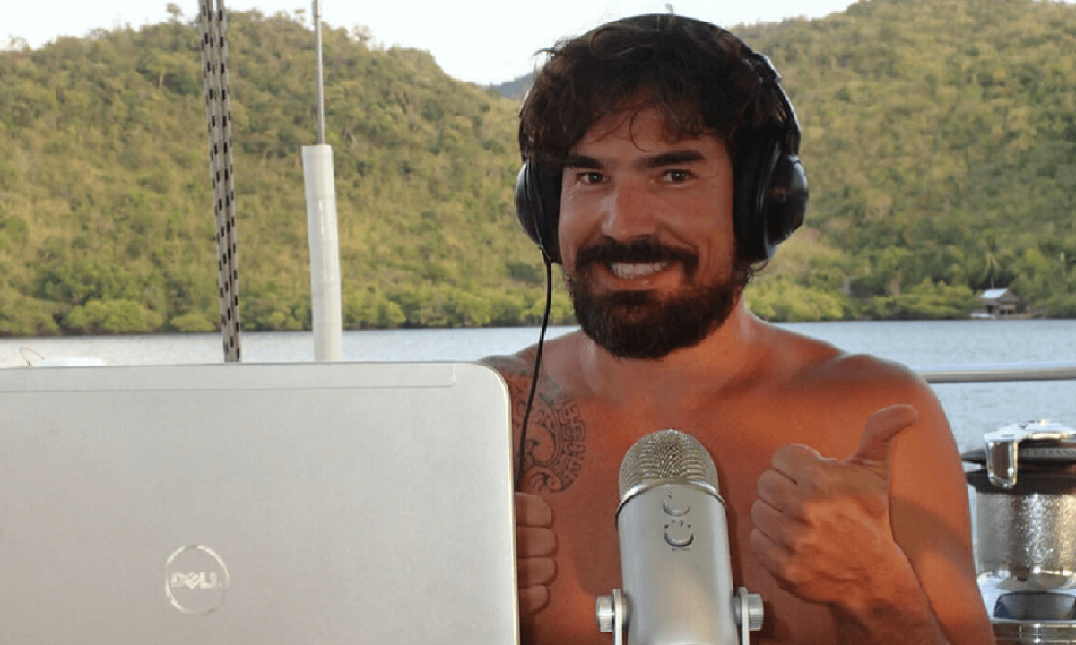 Lascia il lavoro e va a vivere in barca a vela Ora vedo il mondo, il caso