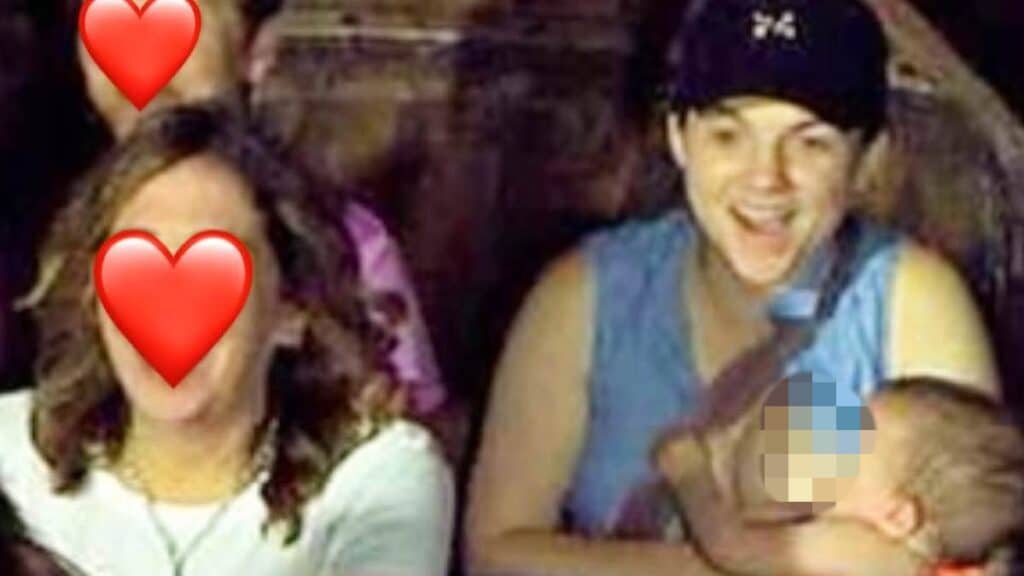 Alcuni utenti fanno notare come sia possibile che in un parco come Disney World facciano salire su giostre del genere anche neonati