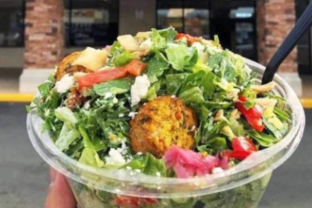 "Stava mangiando l'insalata e si è accorta che stava masticando un dito umano che era stato mescolato all'insalata e ne faceva parte dall'inizio."