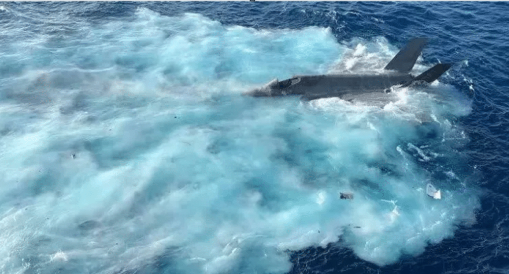 Aereo precipita nel Mediterraneo