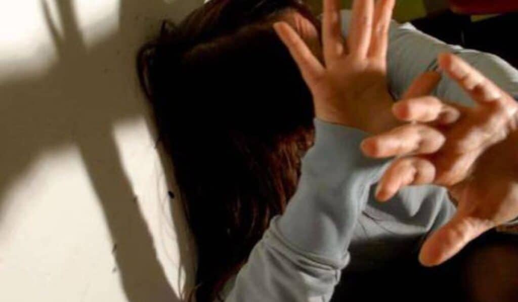 sequestrano violentano 17enne agriturismo