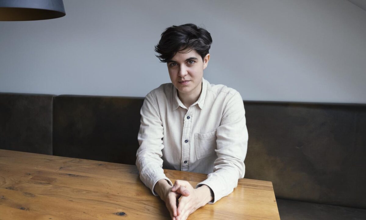 "Se applicata, ad esempio, agli italiani più ricchi, l’imposta potrebbe produrre risorse fino a 16 miliardi di euro all’anno". Intanto la 30enne multimilionaria ha rinunciato proprio l'anno scorso al 90% della sua eredità che sarebbe stata di 3,7 miliardi di euro circa. Milione in più, milione in meno