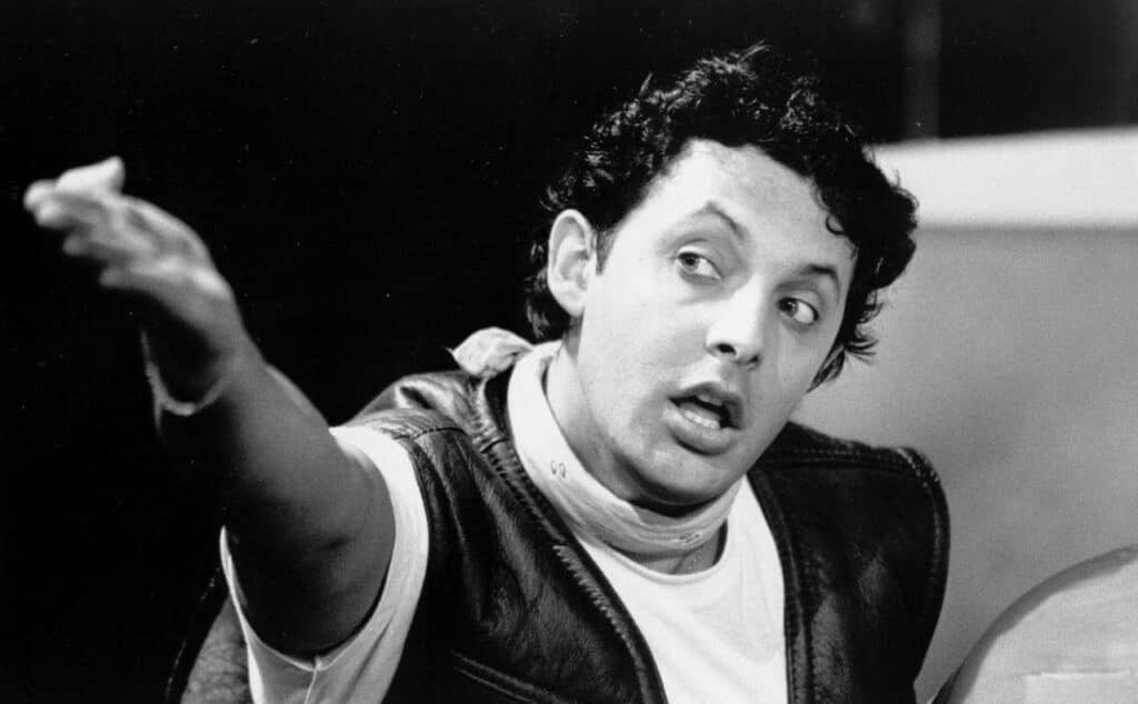 "Personalmente riservo il ‘tu’ a chi ha la forza di combattere per la pagnotta, a chi non vede il salario minimo. Che si prende cura di bagni e autogrill, e di dure fatiche notturne, da guardie giurate o da ambulanzieri"