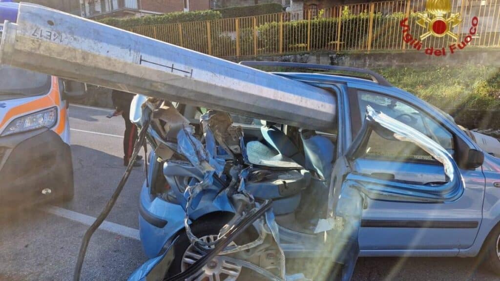 L'incidente è avvenuto in località Cabrozzo a Sant'Omobono, in provincia di Bergamo