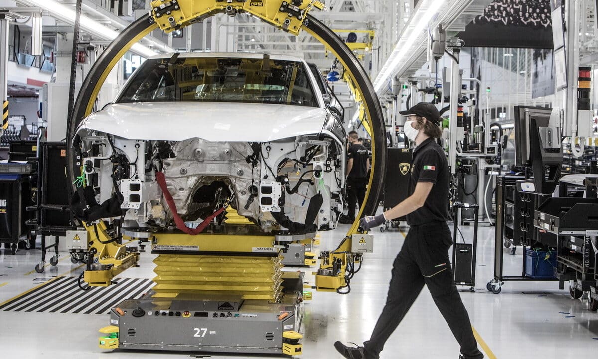 L’intesa è storica: "Per la prima volta un’industria dell’automotive in Europa raggiungere una riduzione dell’orario di lavoro con una sua maggiorazione del salario"