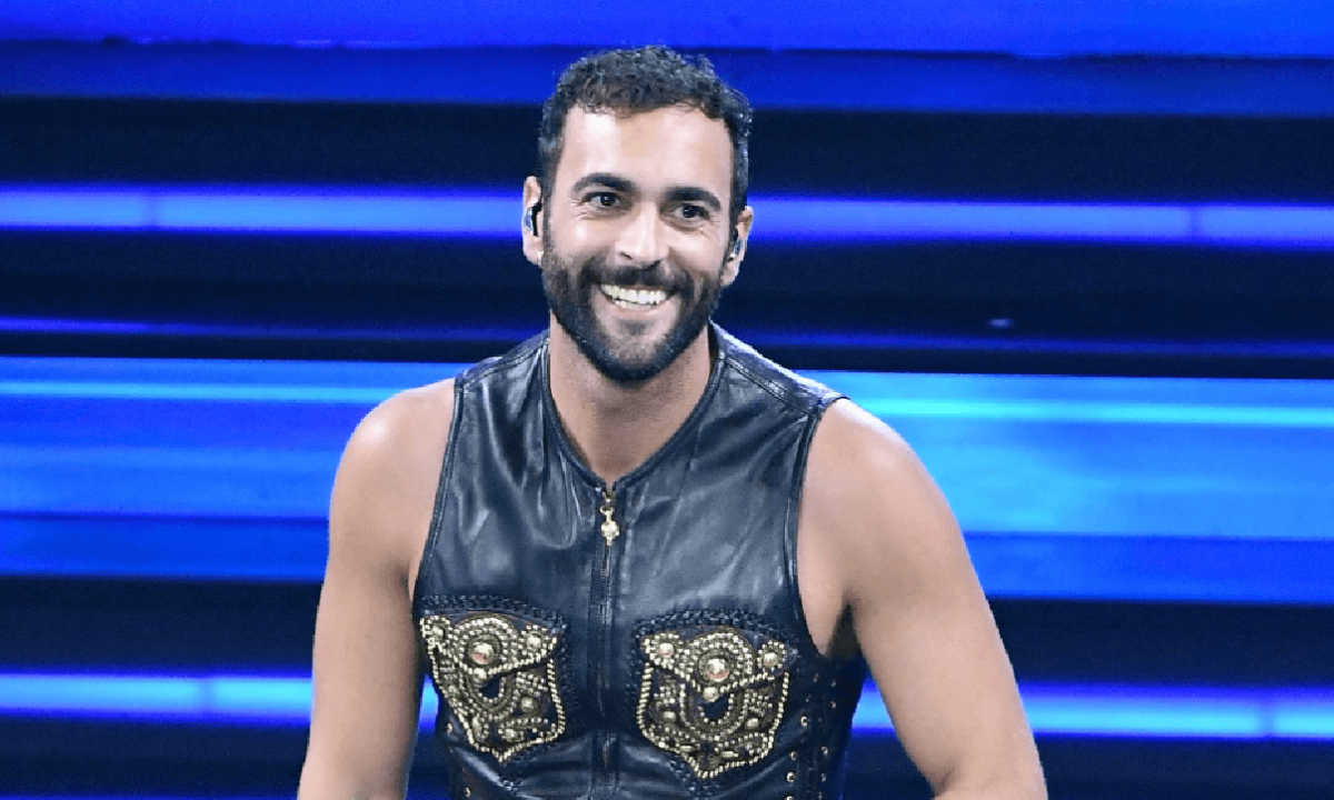 Mengoni, critiche per il concerto di Capodanno 1 milione€, 250mila per lui, cosa succede a Cagliari