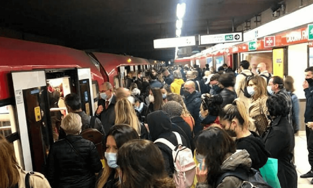Scippano turista in metro rubati 14mila€, rincorre e prende la ladra, la ricostruzione