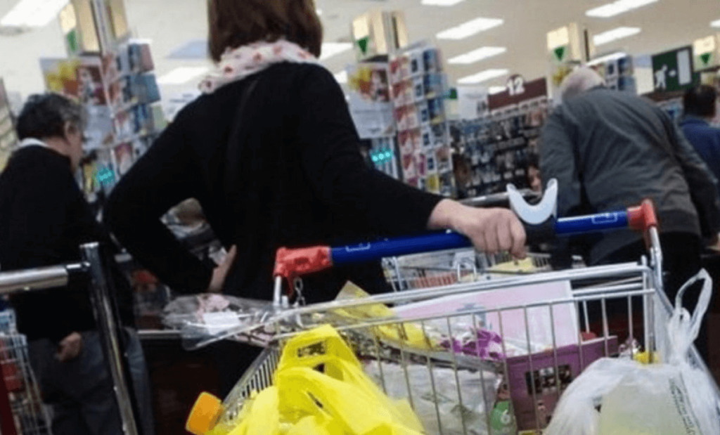 Spesa 'gratis' passando nella cassa della convivente il 'trucco' adottato dalla coppia