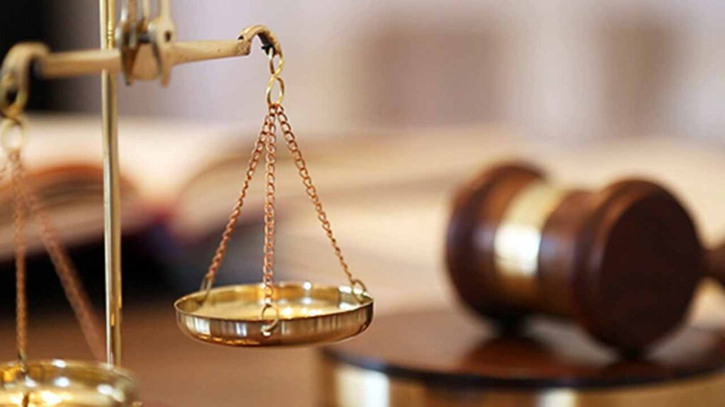 Ora l'ex moglie dovrà versare all'uomo un mantenimento mensile di 100 euro