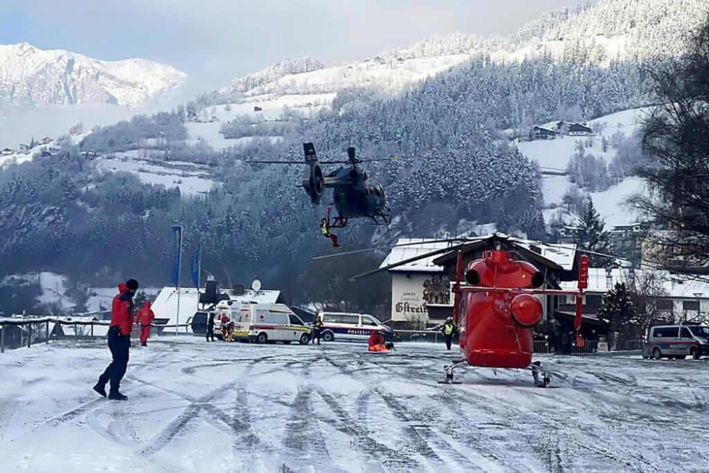 Sono quattro i feriti, tutti in gravi condizioni, del drammatico incidente avvenuto questa mattina presso la funivia Acherkogelbahn.