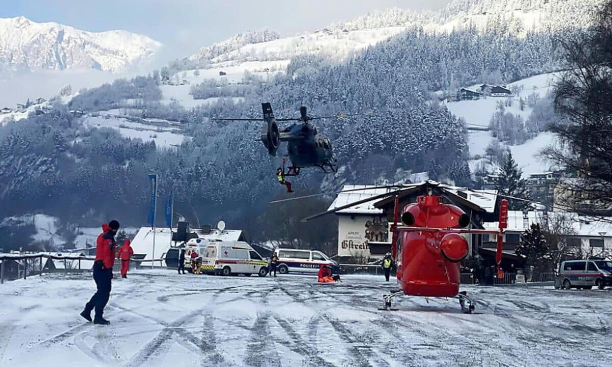 Sono quattro i feriti, tutti in gravi condizioni, del drammatico incidente avvenuto questa mattina presso la funivia Acherkogelbahn.