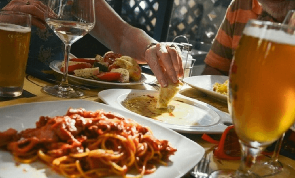 Compleanno, litigio al ristorante per il conto da 700€ Paga l'uomo, i fatti