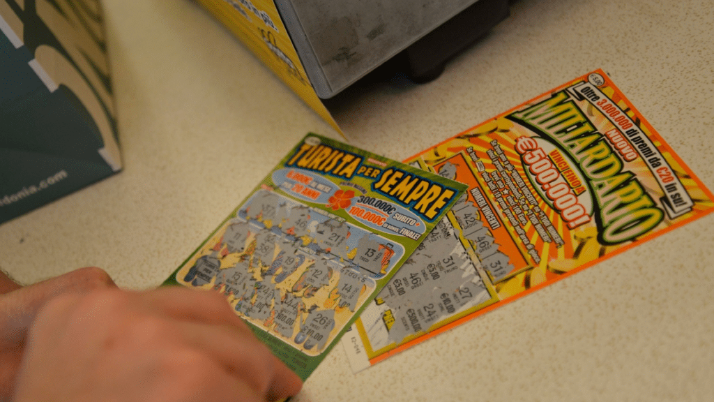 I suoi ormai ex migliori amici lo hanno denunciato per appropriazione indebita dopo aver incassato tutto solo il corposo bottino