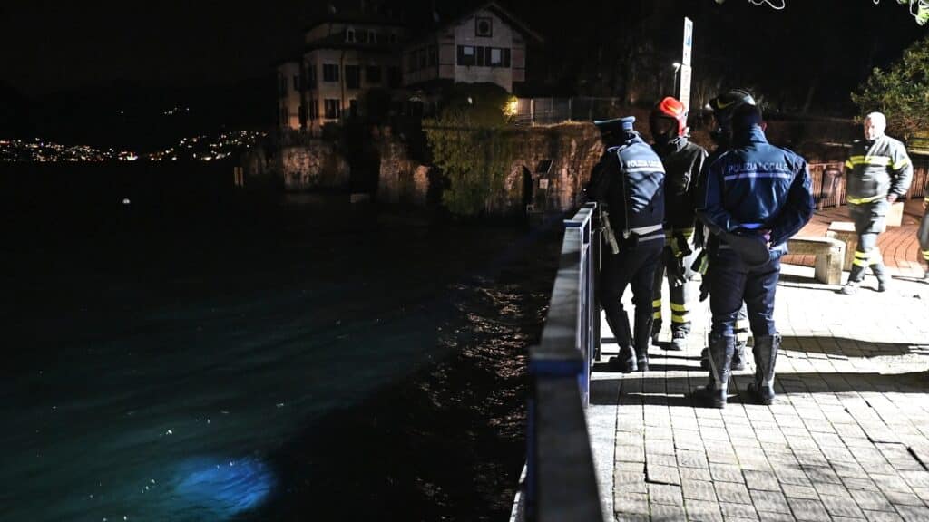 Sinistro a Como, Mercedes finisce nel lago: morte due persone