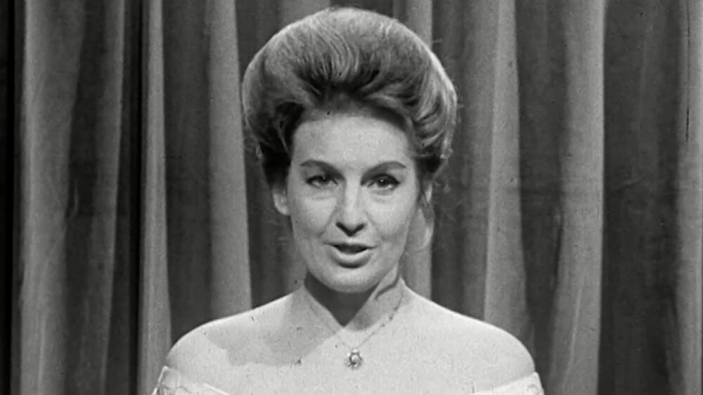 "La Rai, Radiotelevisione Italiana inizia oggi il suo regolare servizio di trasmissioni televisive." Con queste parole esordiva Fulvia Colombo, la prima annunciatrice della Rai