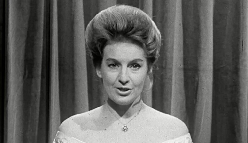 "La Rai, Radiotelevisione Italiana inizia oggi il suo regolare servizio di trasmissioni televisive." Con queste parole esordiva Fulvia Colombo, la prima annunciatrice della Rai