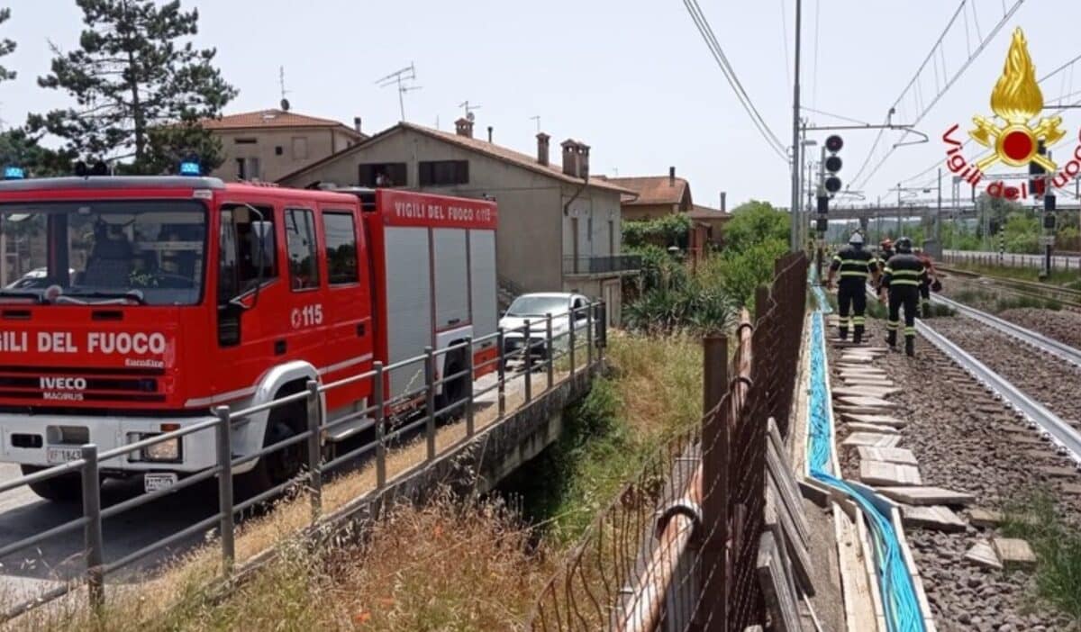 L'uomo è stato investito, intorno a mezzanotte, dal treno Italo Napoli-Bergamo