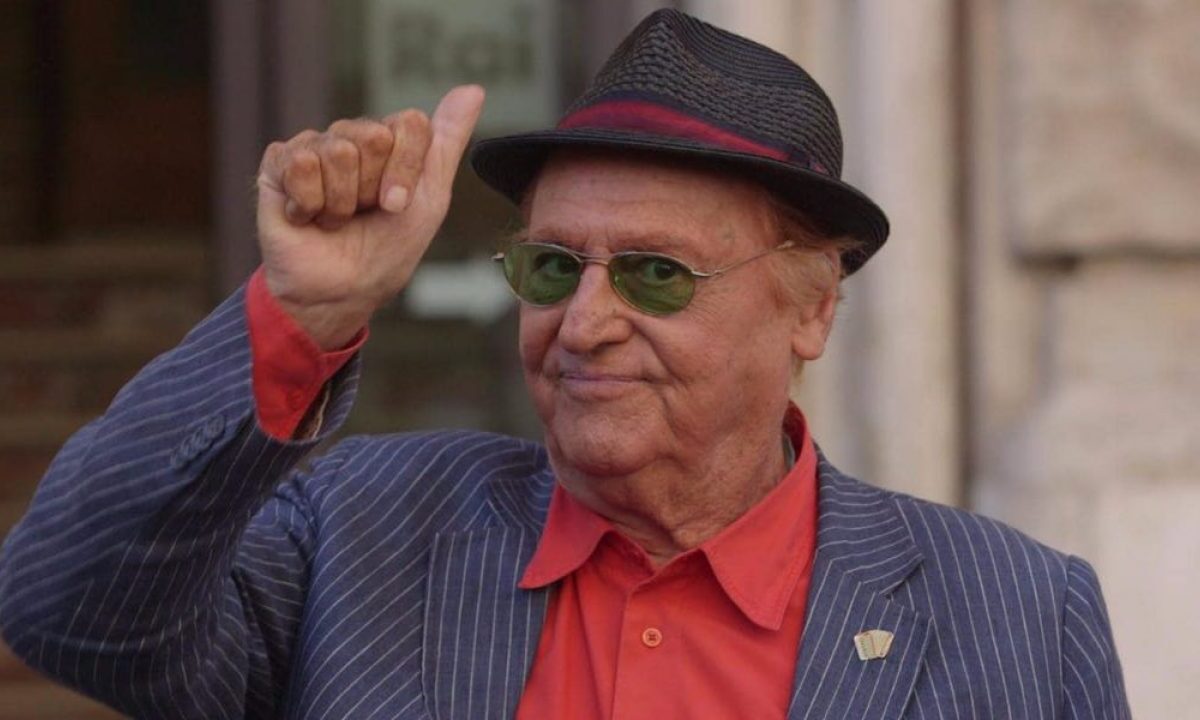 Renzo Arbore lancia una provocazione alla tv: "Non c'è più voglia di rischiare"