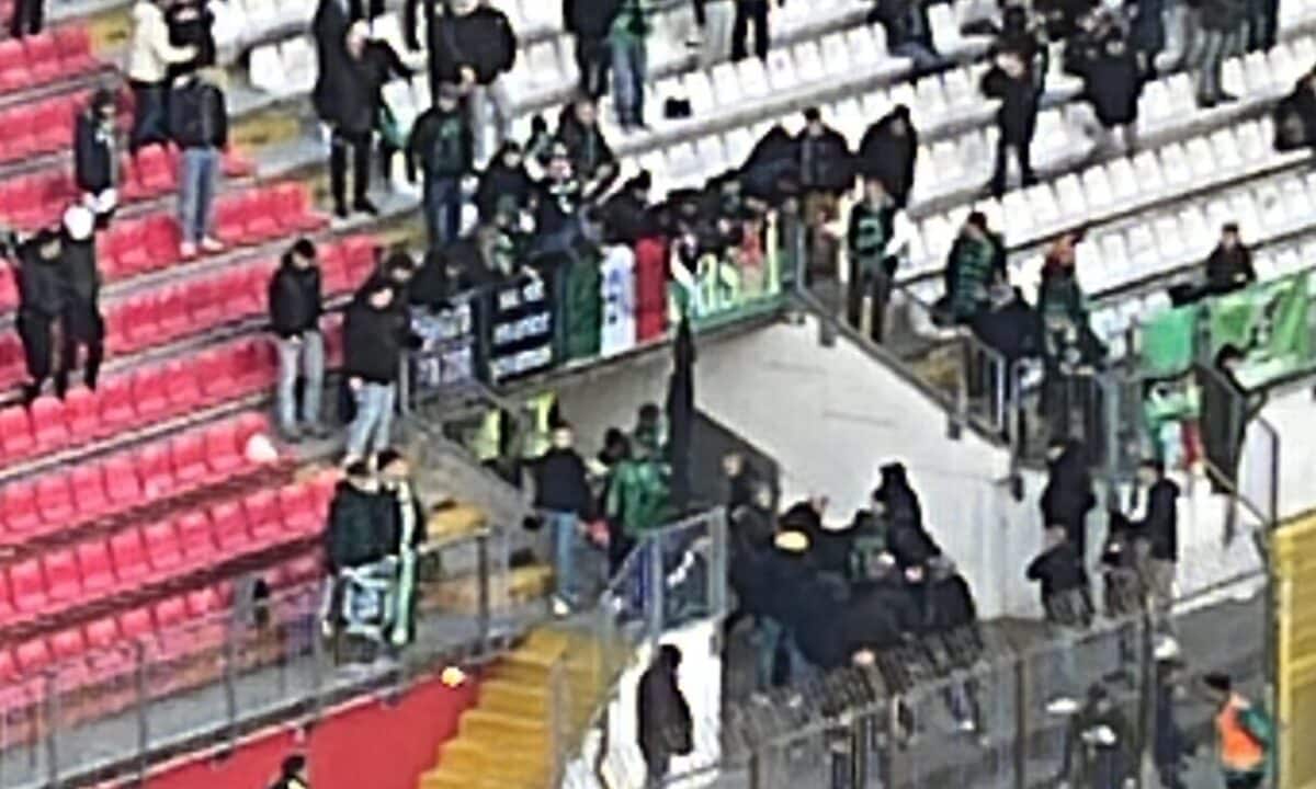 Tragedia durante la partita Monza-Sassuolo: tifoso precipita dagli spalti