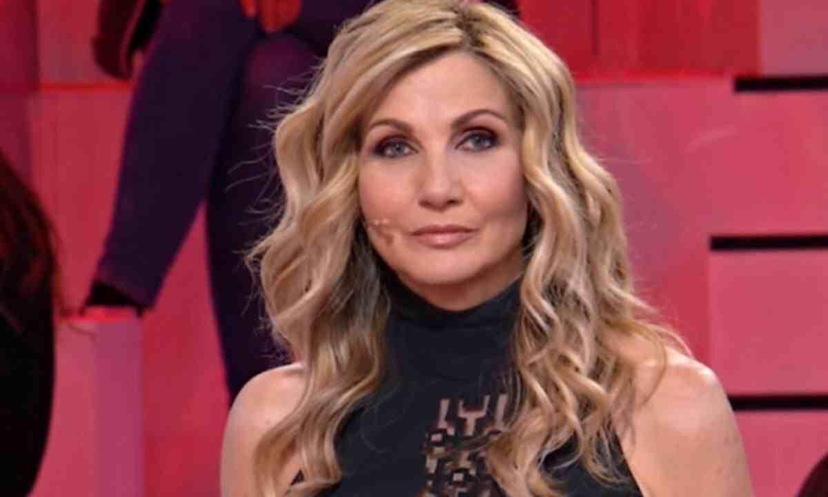 L'incidente per Lorella Cuccarini: ecco cos'è accaduto in diretta tv
