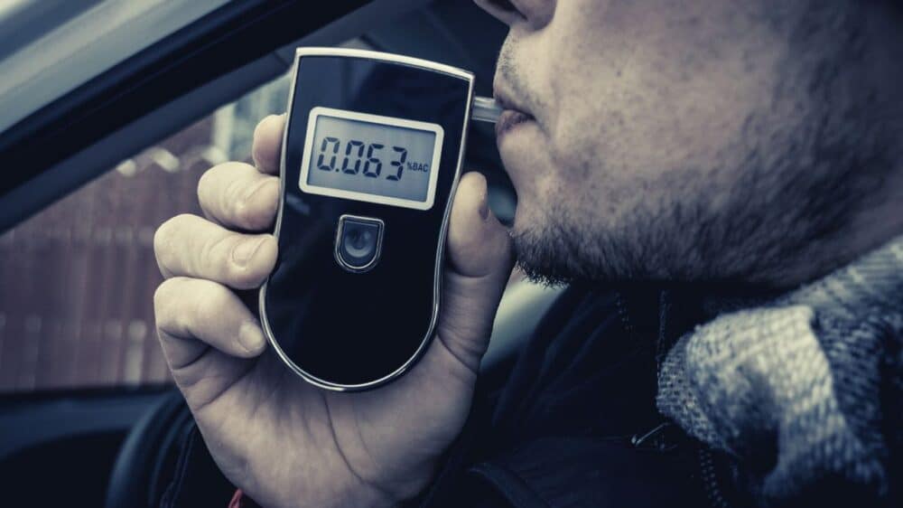 Il 40enne era appena uscito da un ristorante di viale Innocenzo a Como. Insieme a un amico. Ed era a piedi