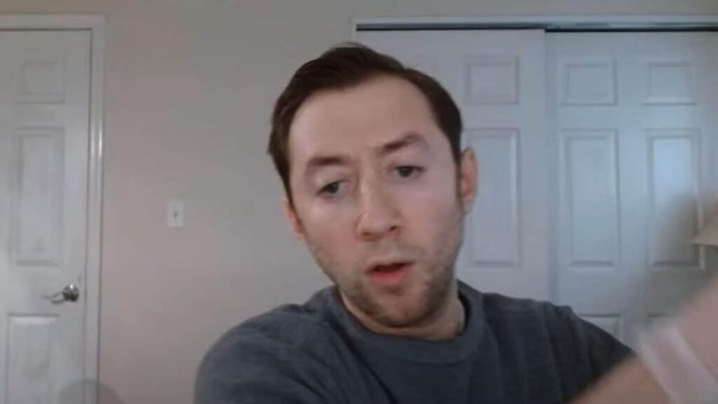 La scena descritta dalla denuncia della polizia è raccapricciante. "C'erano pozze di sangue ovunque."