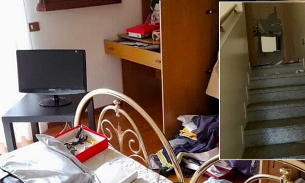 Escono di casa per andare al lavoro, la ritrovano così: hanno tagliato la porta blindata