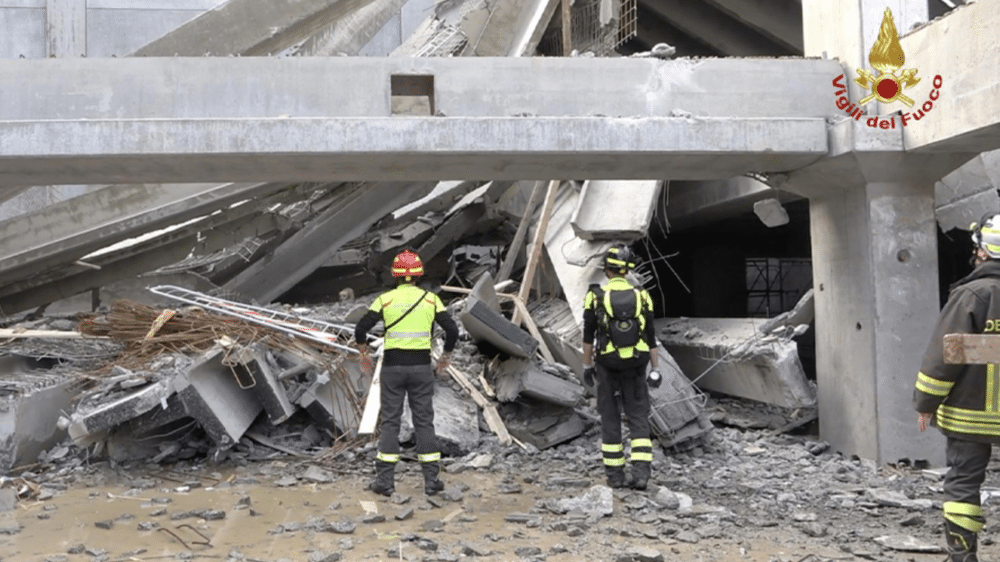 Firenze, crollo nel cantiere del supermercato Esselunga: “Correte, è venuto giù tutto”