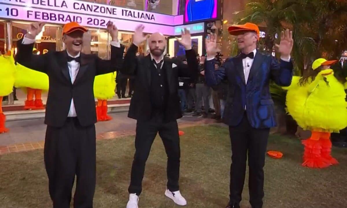 "Abbiamo fatto una delle gag più terrificanti della storia della televisione italiana. Mentre la facevo pensavo: ecco, è la fine delle nostre carriere, quella di Travolta sicuro", ha confessato Fiorello