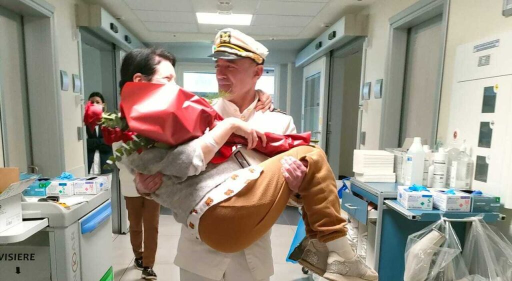 "I bravi mariti non sono quelli che affittano un costume e comprano fiori. Sono quelli che ogni giorno lavano, stirano, cucinano e stanno con i propri figli. E io ci sto ancora lavorando su!"