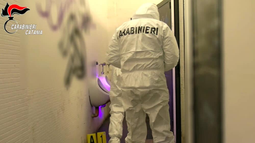 Stupro a Catania, 13enne violentata dal branco nei bagni pubblici, il fidanzato picchiato