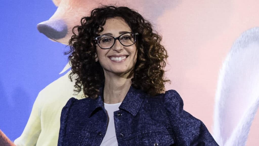 Teresa Mannino tra teatro, tv, cinema (e Sanremo 2024): l'irresistibile comica siciliana che conquista il cuore dell'Italia