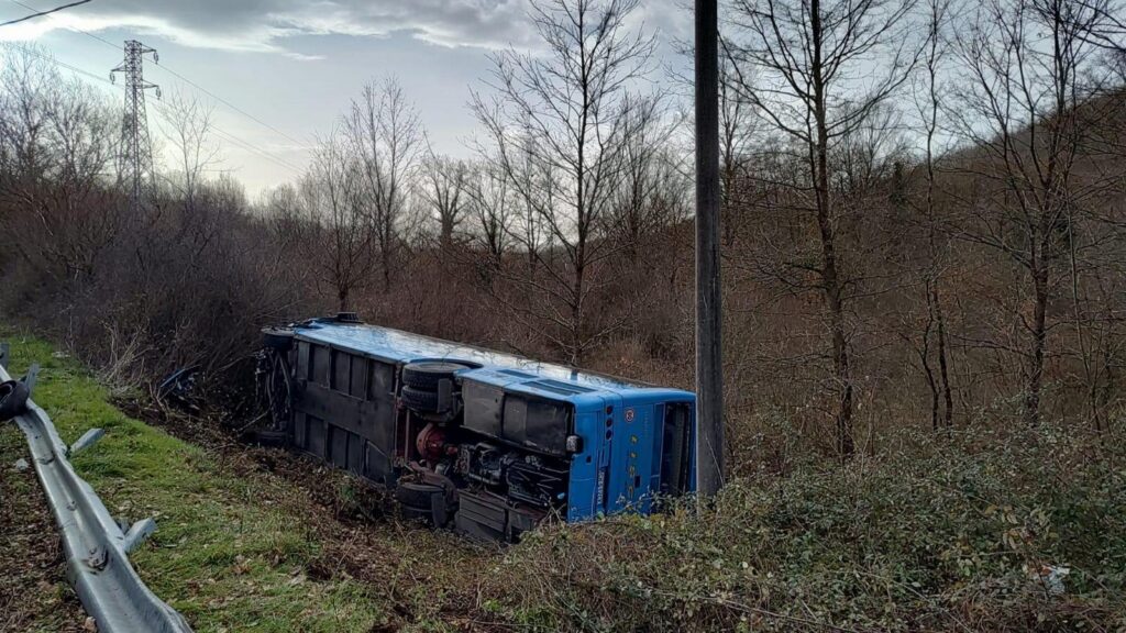 All'interno del bus c'erano giovani di età compresa tra i 14 e i 18 anni, diretti a scuola a Potenza