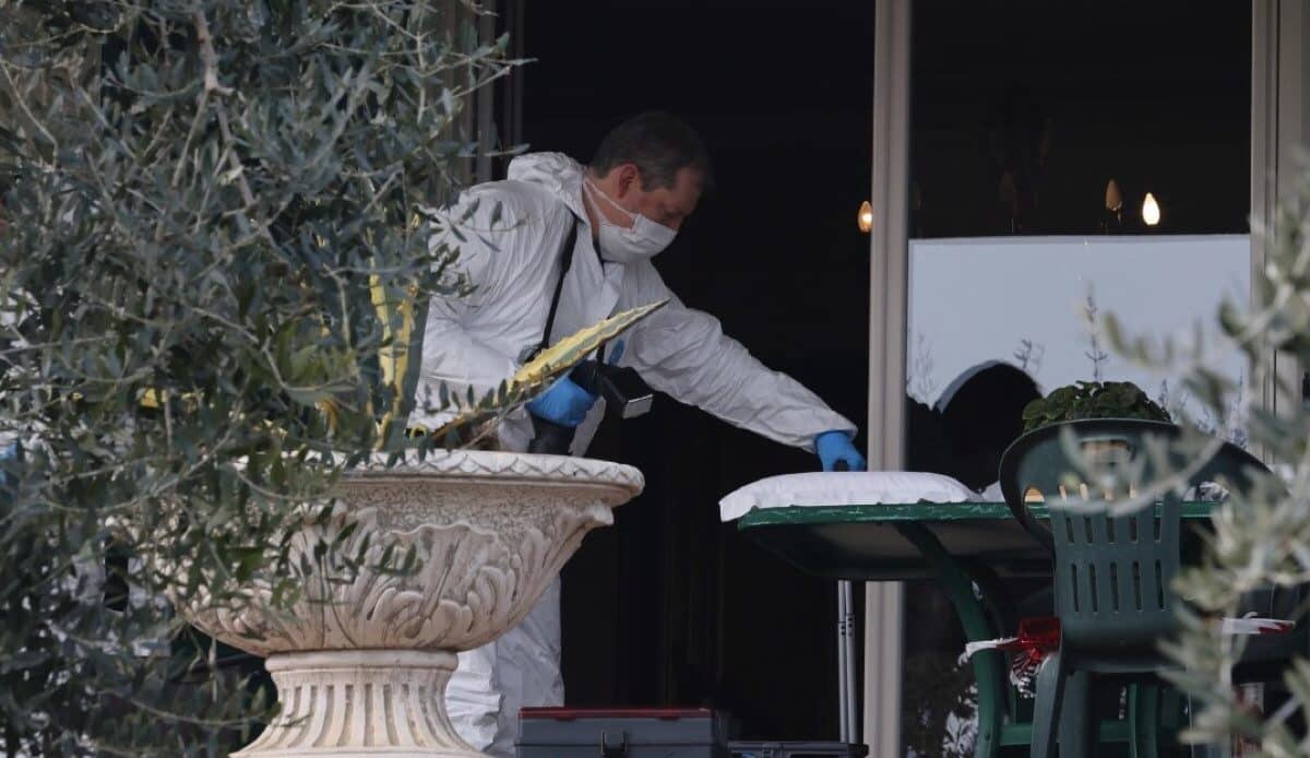 Dopo 12 estenuanti ore di interrogatorio il figlio della vittima ha confessato