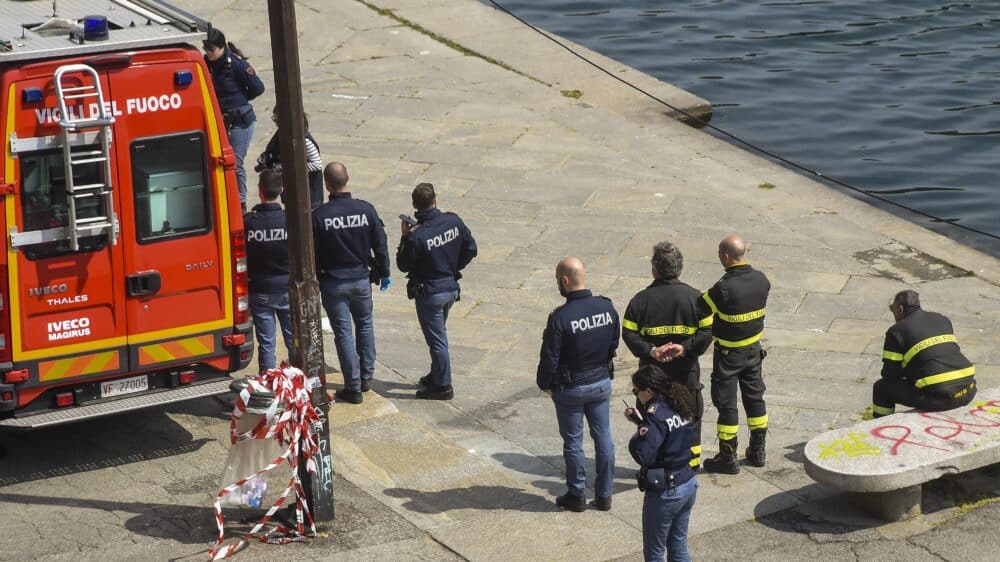 Dramma a Torino, 53enne precipita nel Po mentre scatta una foto a sua moglie: morto