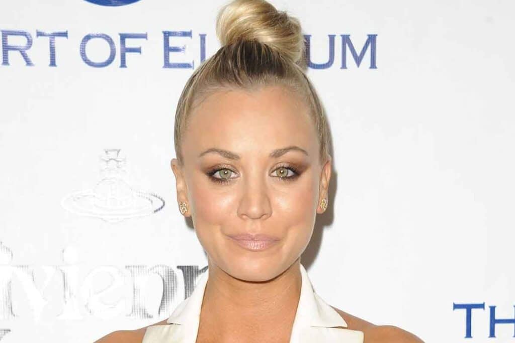 Kaley Cuoco chi è: età, carriera, vita privata e il fidanzamento con Johnny Galecki