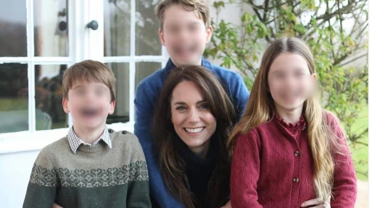 Kate Middleton è tornata a casa: l'emozionante scatto con i figli